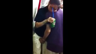 伙計間諜赤裸的阿姨把它交給她的嘴