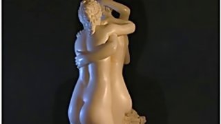 一個黑人來到艾麗莎有很多性行為。