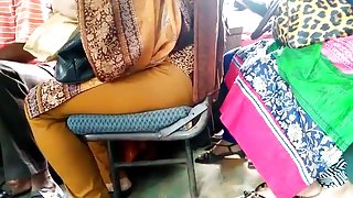 年輕的蕩婦給舔陰部成熟的男人
