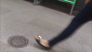 在面孔的美麗的黑人婦女貓