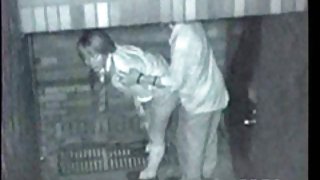 赤裸的小日本人著名地跳上了陰莖