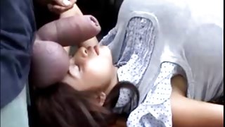 在乳膠的熱小雞樂趣
