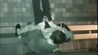 華麗的女孩無法抗拒和舔對方的洞