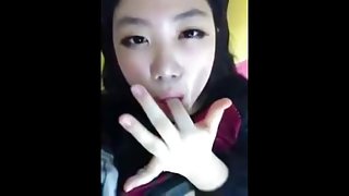 幸運的男人性交兩個淫蕩的小雞