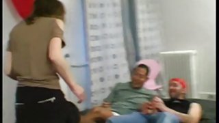 蓋伊亂搞18歲的美女與小山雀